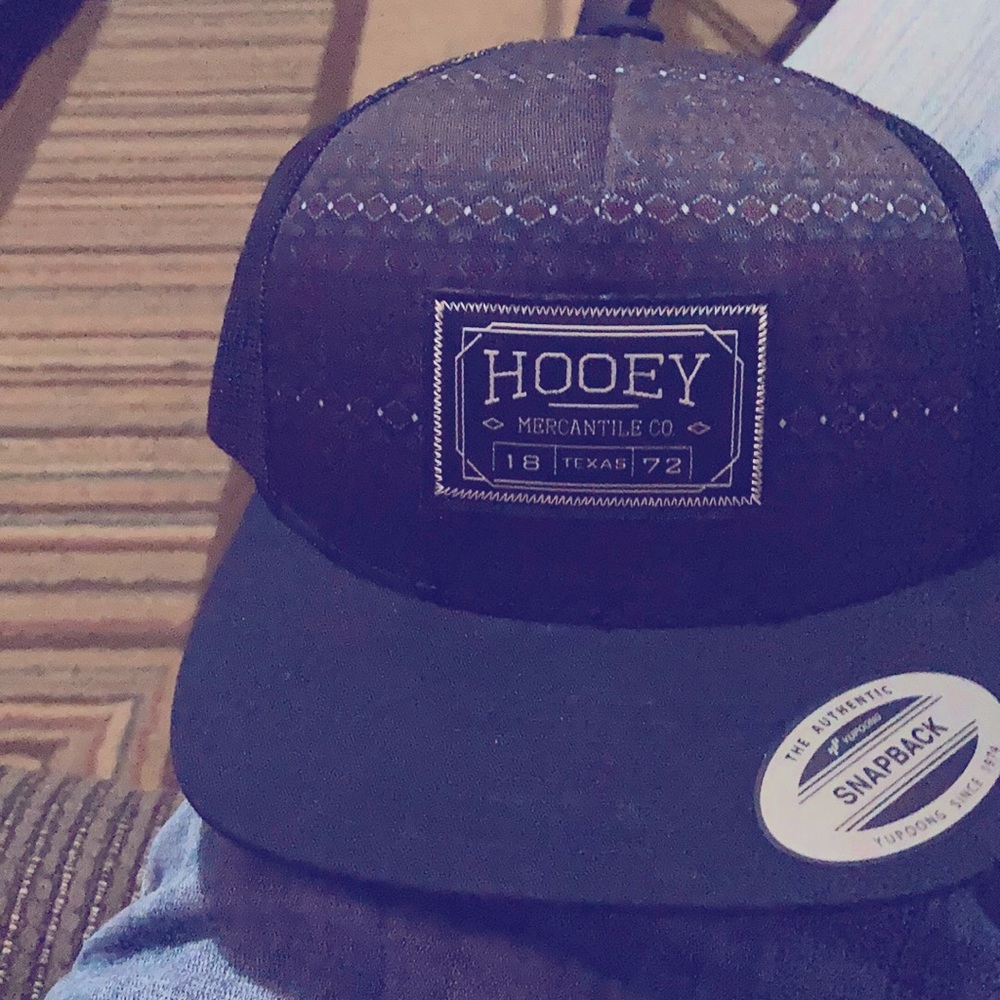 New hat. 89% polyester 9% cotton 2% pu spandex